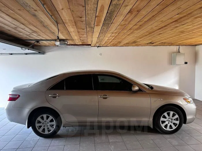 Редкая находка: в России выставили на продажу нетронутую Toyota Camry 2008