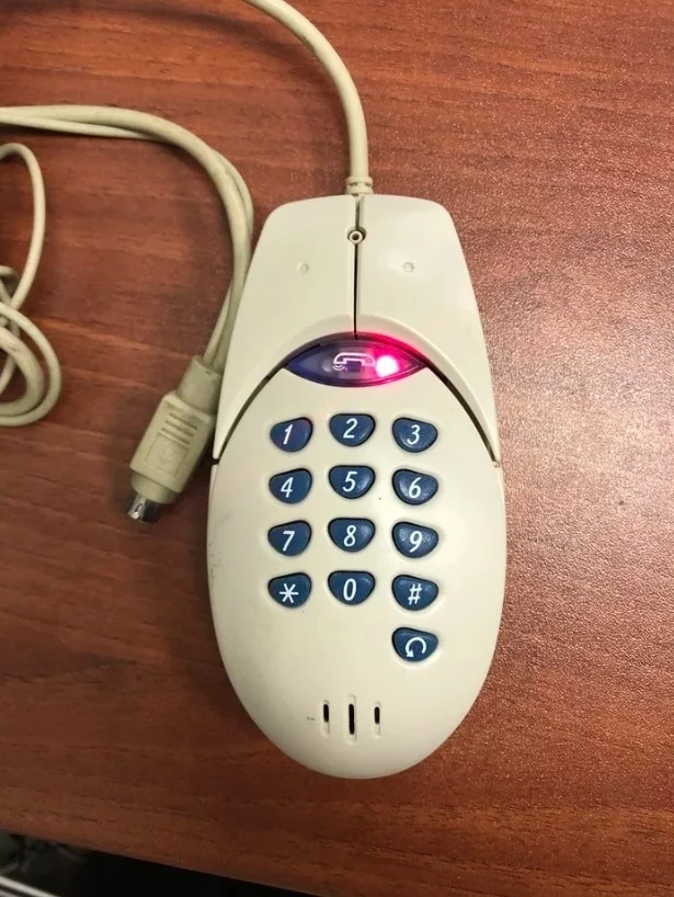 Мышь с телефоном