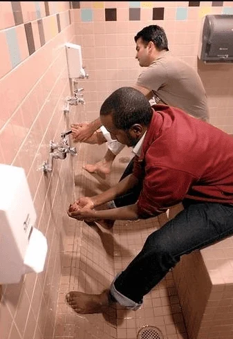 Особенности посещения туалета у евреев