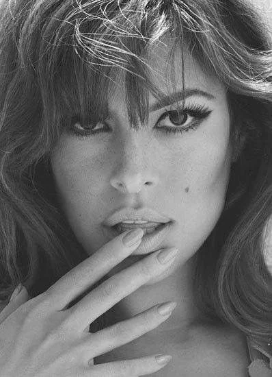 Еве Мендес – 51: свежие фото именинницы