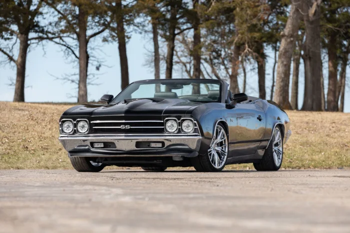 Новый Chevrolet Camaro превратили в классический Chevelle 1969 года и пустили с молотка
