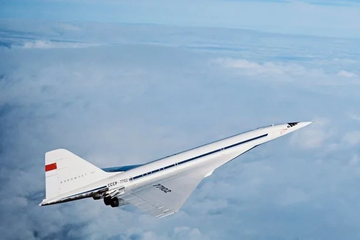 Самолет Ту-144