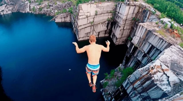 На какой высоте вода перестаёт быть мягкой и становится как бетон?