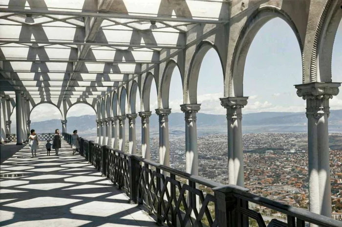 20 раскрашенных фото необычной архитектуры XIX–XX веков со всего мира