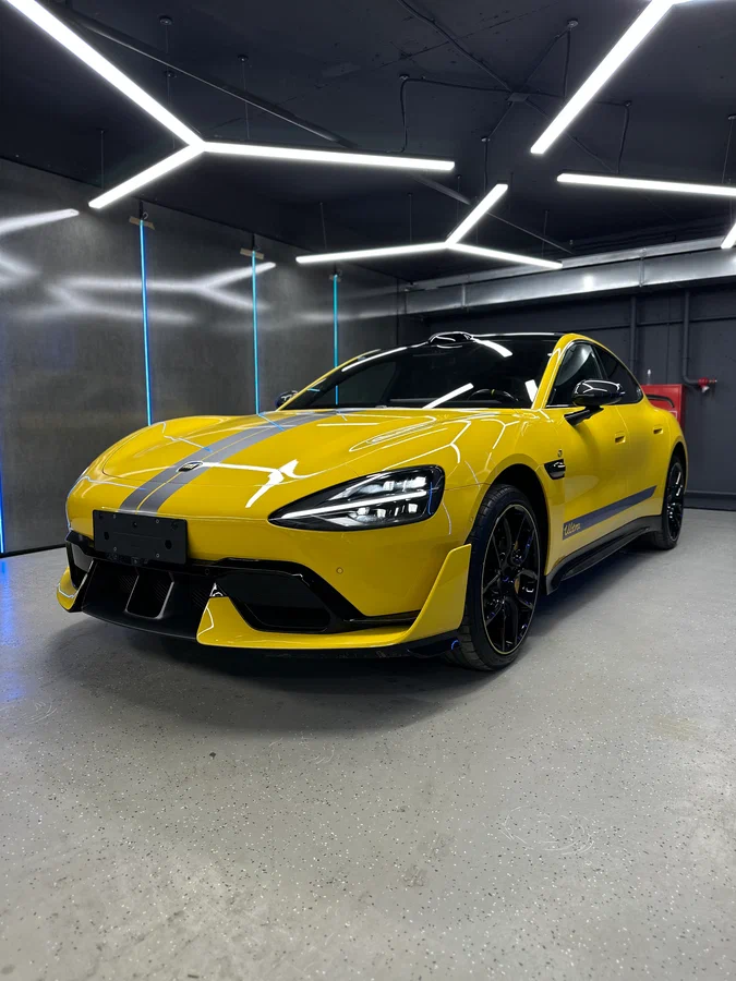 Xiaomi SU7 Ultra добрался до России: цена электросуперкара — 15,5 млн рублей