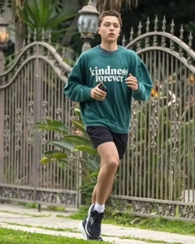 Как выглядит сын Анджелины Джоли и Брэда Питта: Нокс на редких фото