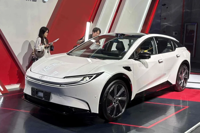 Новый электрический кроссовер Toyota в Китае стоит дешевле, чем Веста