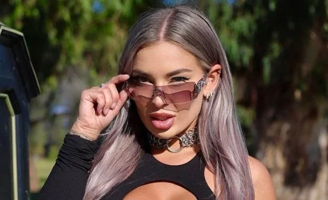 OnlyFans-звезда Хейли Дэвис сравнила свою работу с офисным трудом