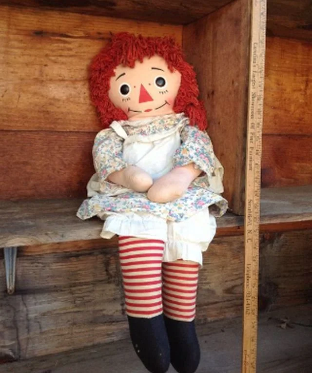 Реальная история куклы Аннабель: мифы и факты за фильмами ужасов