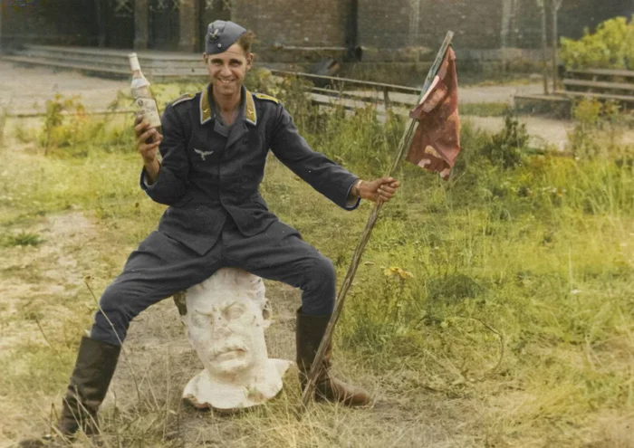 20 редких раскрашенных фото с полей Второй мировой войны