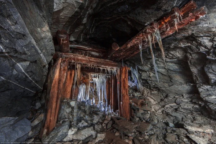 Замёрзшее время: прогулка по руинам старого рудника с вечной мерзлотой