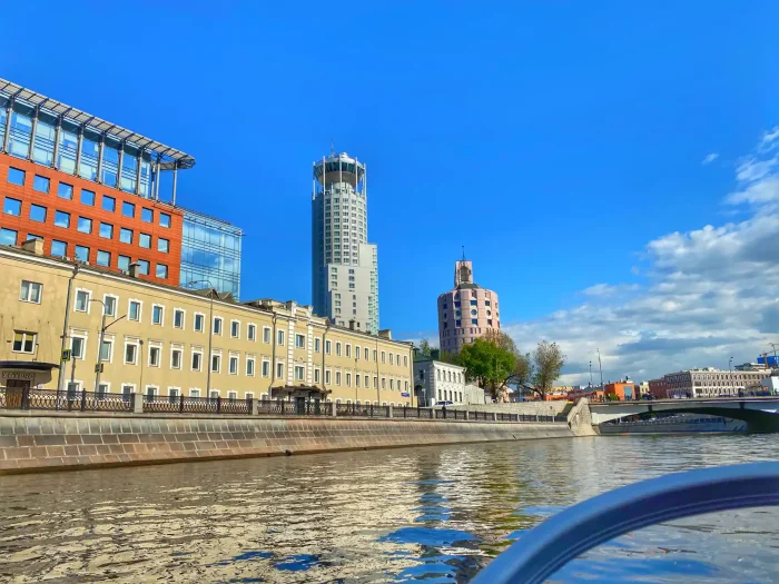 Аренда катера в Москве: Станьте капитаном собственной истории