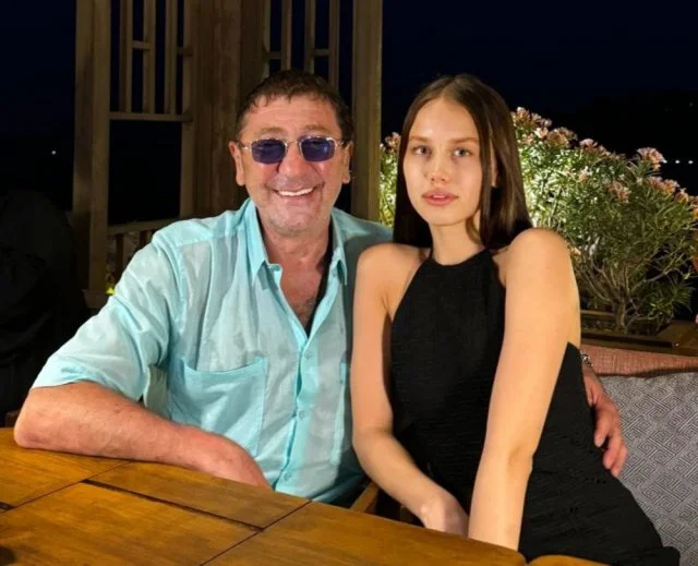 Юная невеста Лепса Аврора Киба порадовала поклонников фото в купальнике