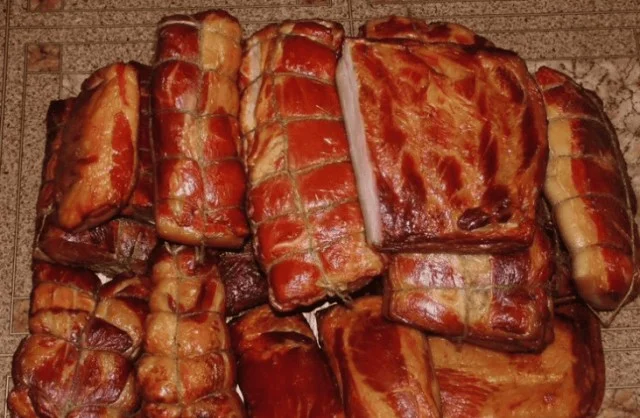 Копчение как искусство: как древесина влияет на вкус мяса