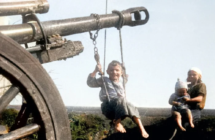 Фронтовая и тыловая жизнь в годы войны: 20 раскрашенных фото