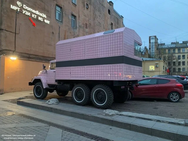В городе обнаружили необычный розовый ЗИЛ "Кристина"