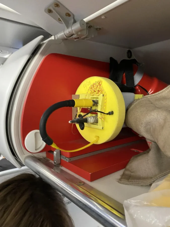 Жёлто-красная конструкция