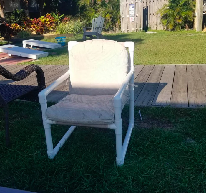 Кресло из труб