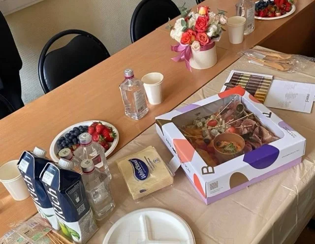 Студентов вынуждают накрывать фуршеты на защите диплома