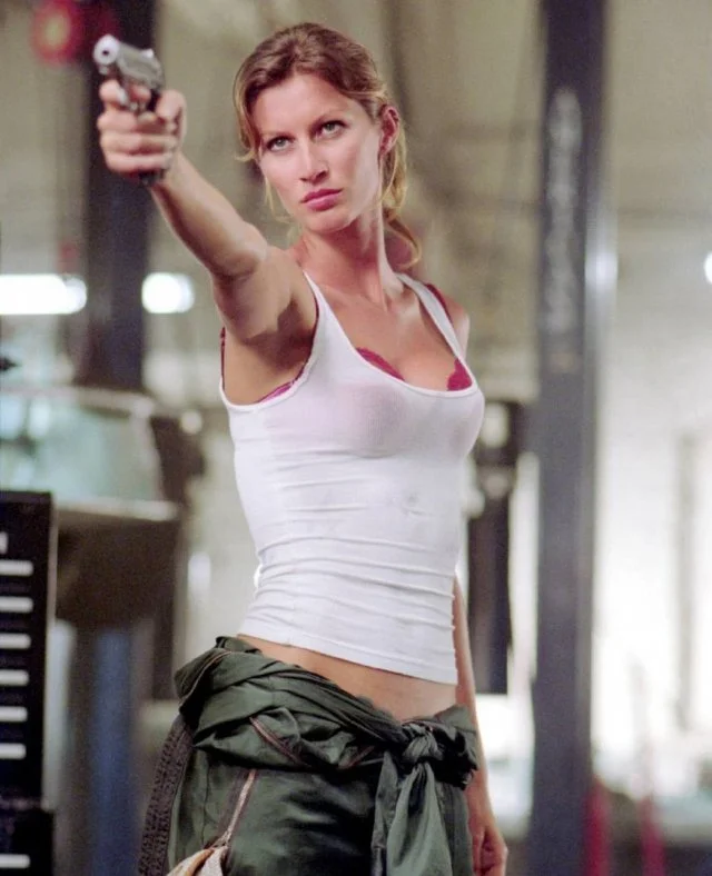 Девушки снова выбирают бра: возвращение тренда с топами и маечками