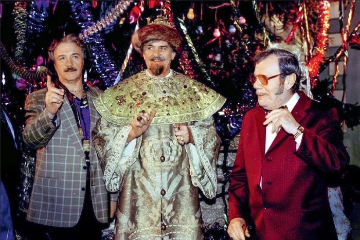 Леонид Куравлев, Юрий Яковлев и Михаил Пуговкин на съёмках фильма «Старые песни о главном 3»