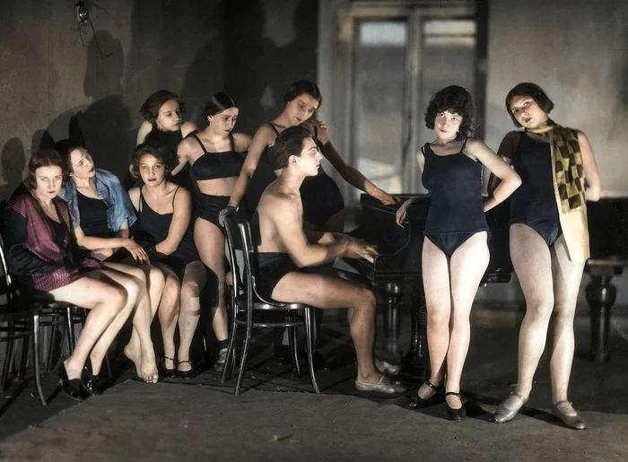 Первые тяжёлые годы СССР в цвете: 20 уникальных фото