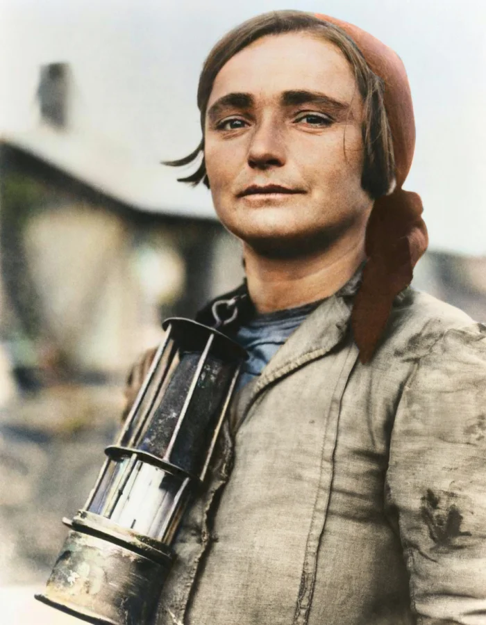 Первые тяжёлые годы СССР в цвете: 20 уникальных фото