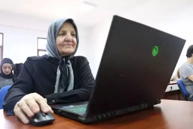 71 год — не помеха: бабушка из Турции стала графическим дизайнером