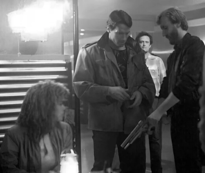 Закулисье экшена: редкие кадры со съёмок культовых боевиков