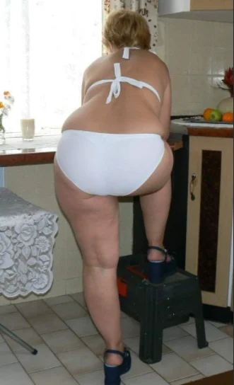 Ходить дома в нижнем белье в жару — норма или перебор?