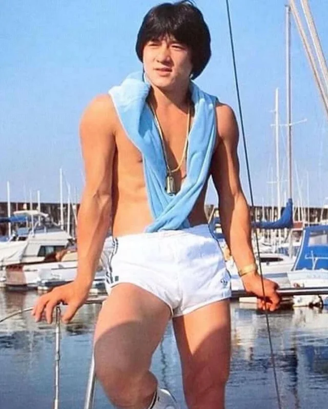 Джеки Чан очень сильно любил шорты в 80-х