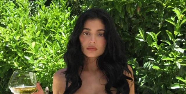 Кайли Дженнер не может остановиться — черешня вне конкуренции