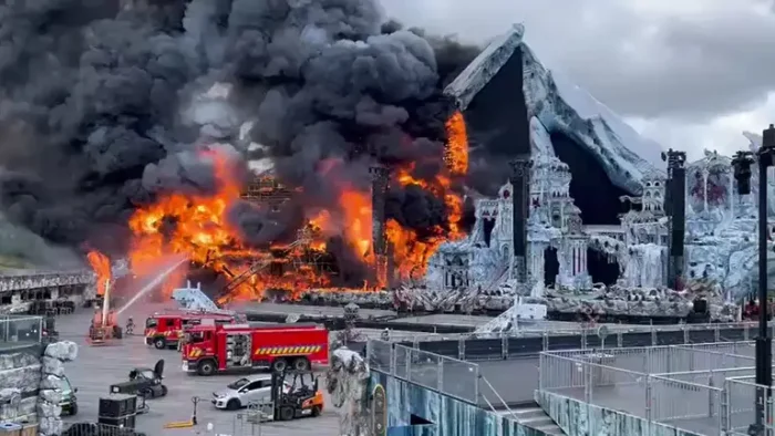 Крупнейший музыкальный фестиваль Tomorrowland в Бельгии под угрозой - сгорела сцена