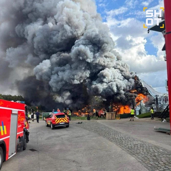 Крупнейший музыкальный фестиваль Tomorrowland в Бельгии под угрозой - сгорела сцена