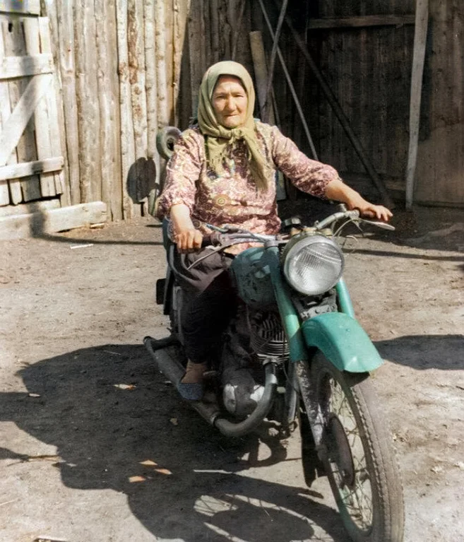 Деревенская жизнь в СССР в цвете: 20 тёплых и атмосферных фото