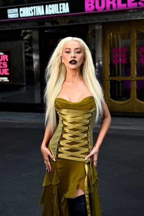 Кристина Агилера после похудения предстала в смелом образе в отеле