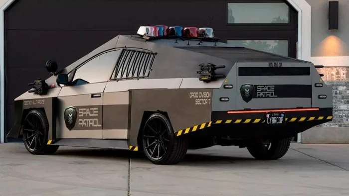 Toyota Prius в США переделали под копию Cybertruck