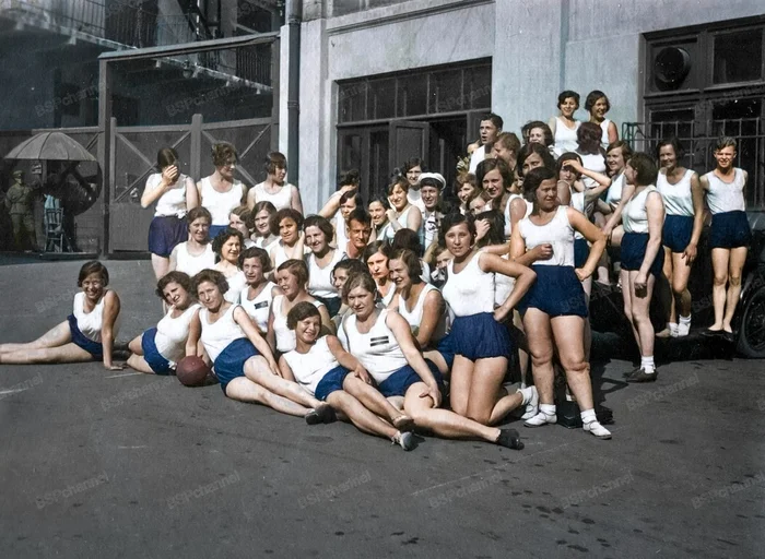 Москва 1930-х в цвете: 20 оживших снимков советской столицы