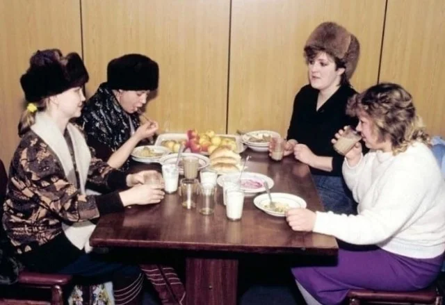 Девчонки из 90-х и 2000-х