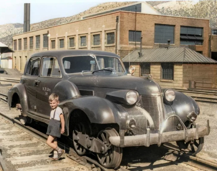 Автомобили прошлого в цвете: 20 редких и забавных снимков XX века