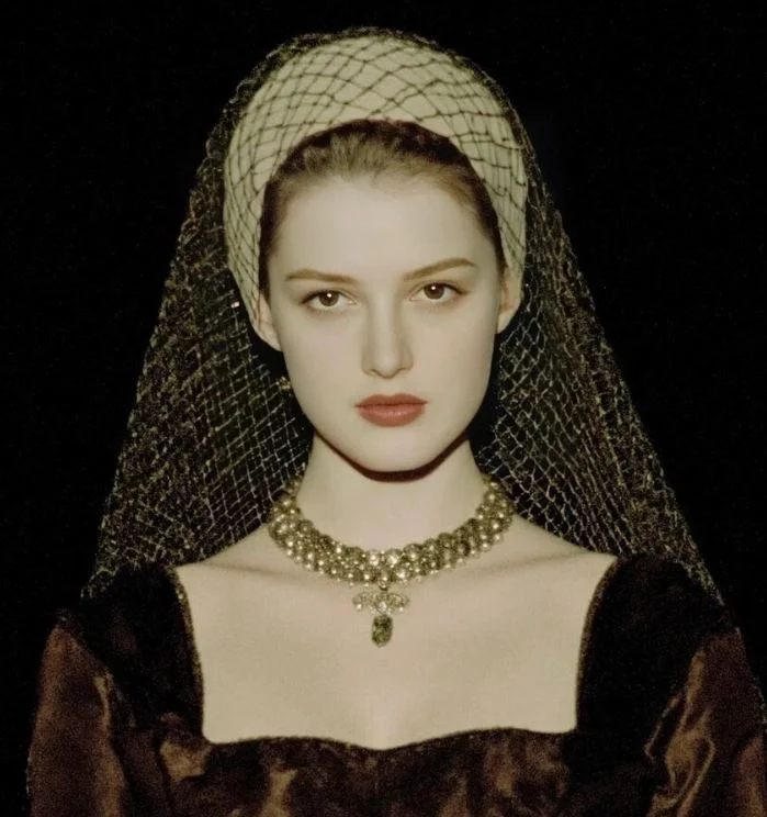 Её мучение были изобаржены