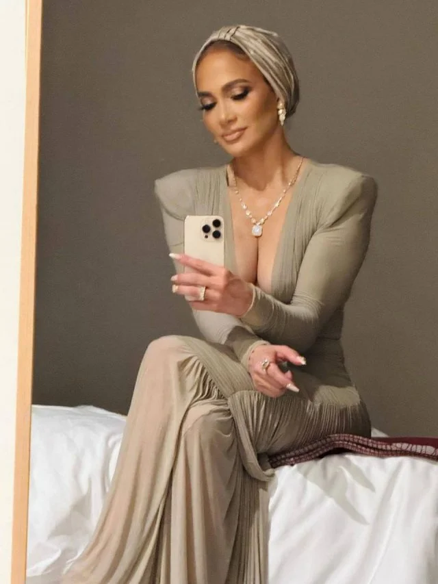 Дженнифер Лопес на отдыхе: как выглядит звезда в 56 лет