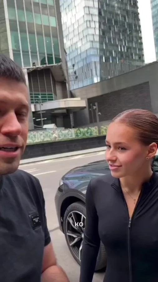 В Москве девушка поспорила на 50 тысяч рублей, что сможет проползти под машиной