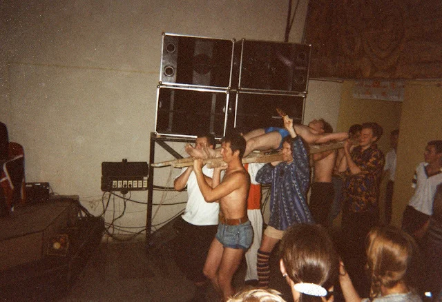 Редкие и любопытные кадры из 90-х