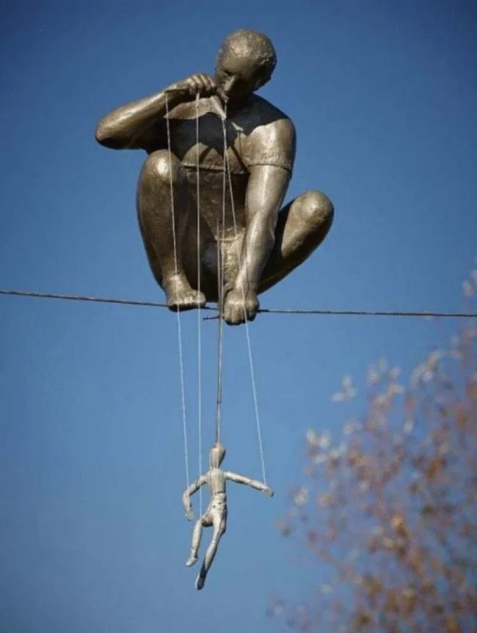 15 скульптур, которые словно бросают вызов гравитации