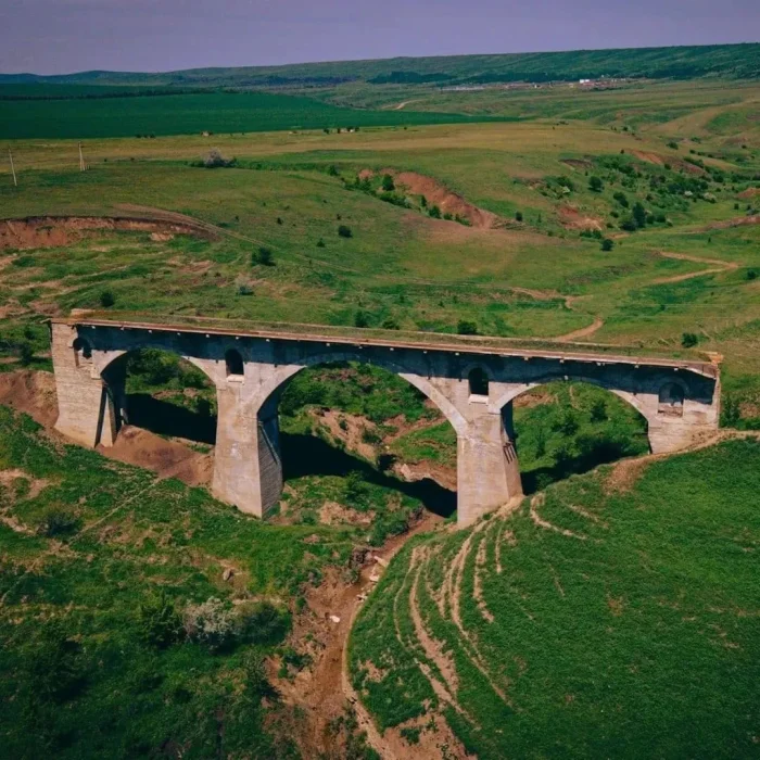 Заброшенный гигант степи: Тайны Николаевского моста, который видел расцвет и войну