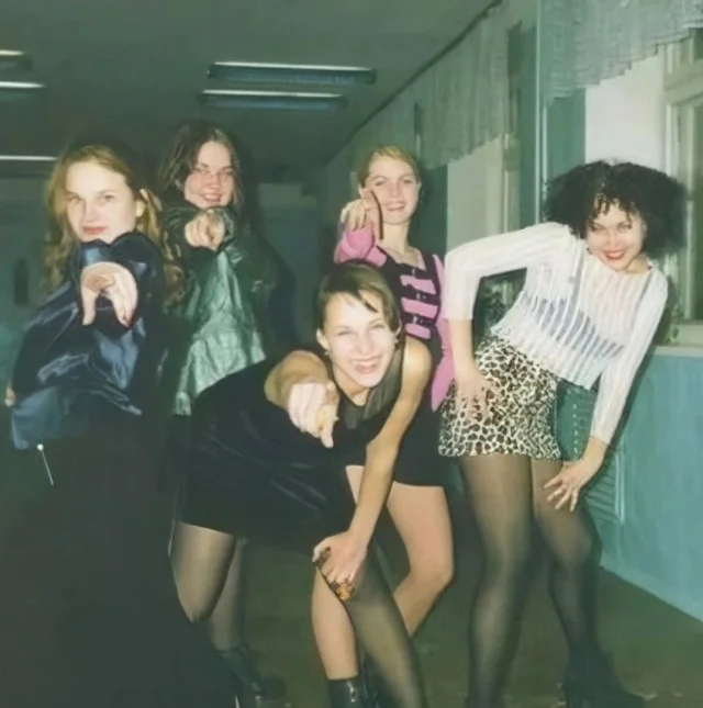 Девчонки из 90-х и 00-х