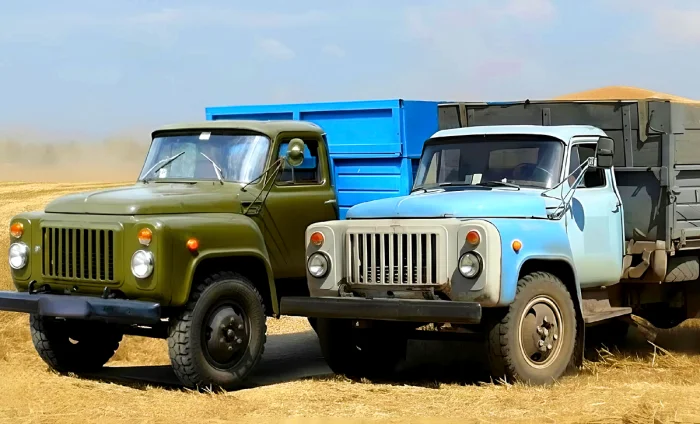 ГАЗ-52 и ГАЗ-53: в чём разница между почти одинаковыми советскими грузовиками
