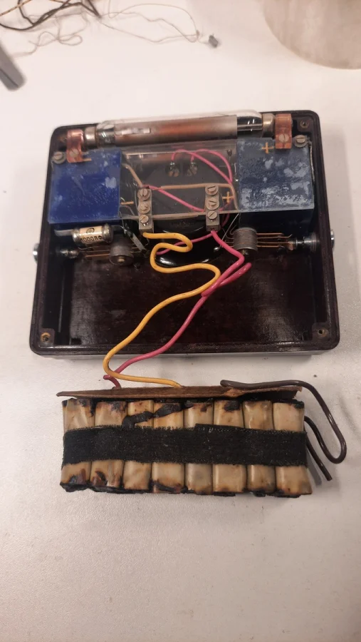 Редкая находка из СССР: батарейка на 220 вольт в карманном формате