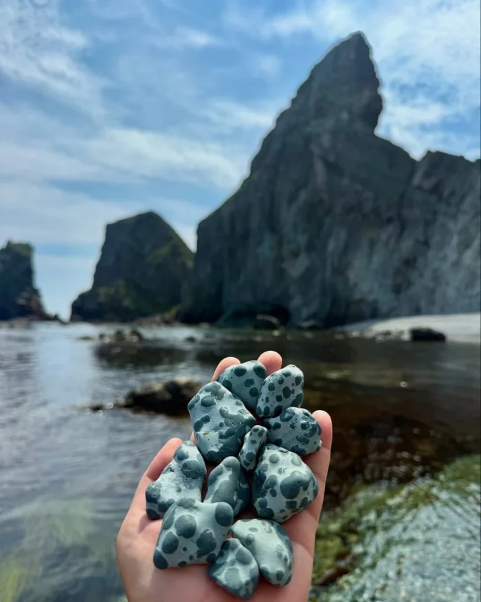 🌊 Сокровища мыса Четырёх скал — где камни красивее, чем сувениры